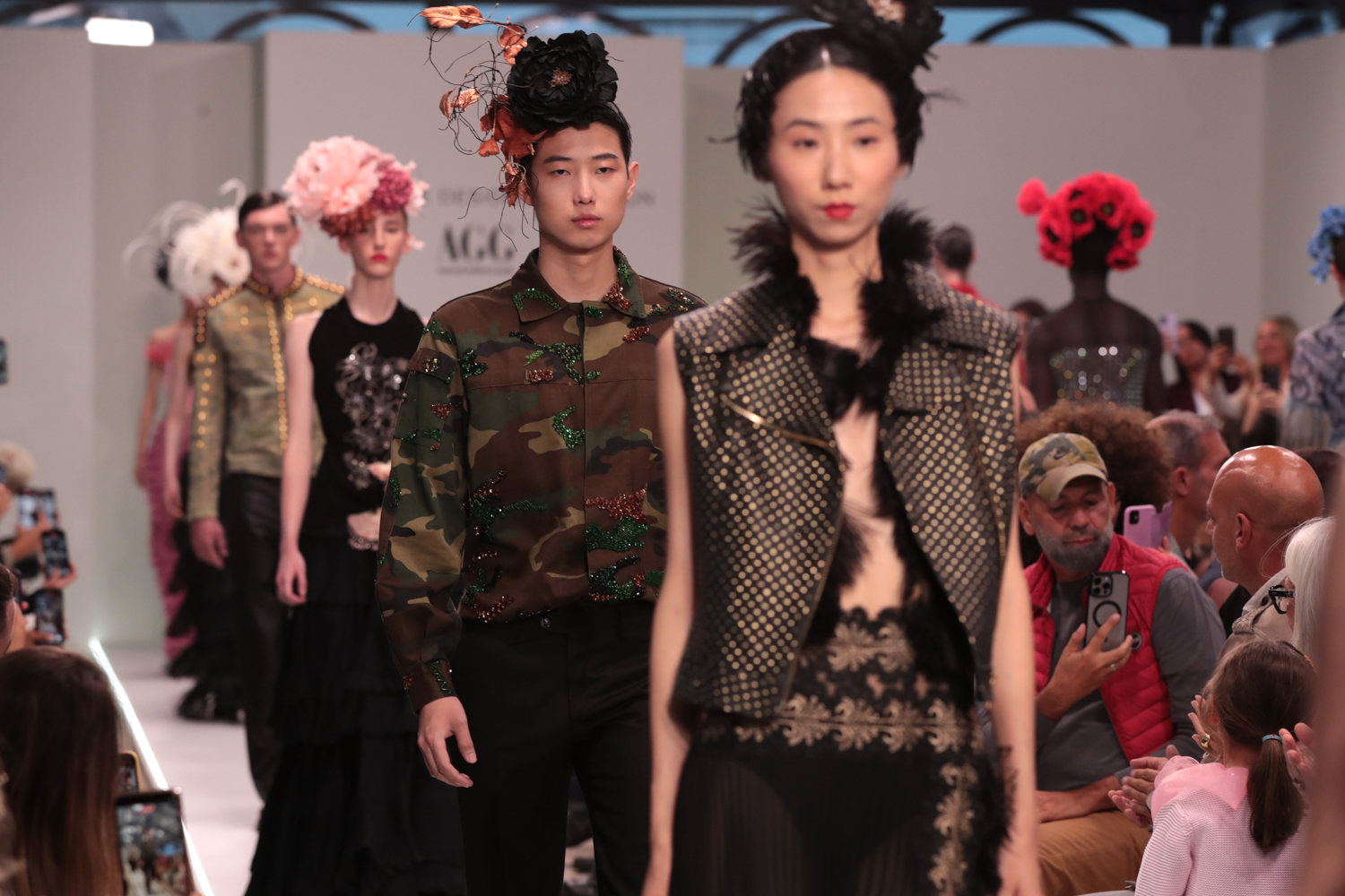 Anton Giulio Grande trionfa alla Milano Fashion Week con l’omaggio a Frida Kahlo