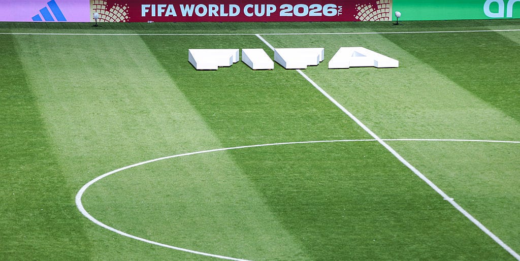 Pagare 3.000€ per un pezzo di prato dei Mondiali: la FIFA ha appena sbloccato il merch definitivo