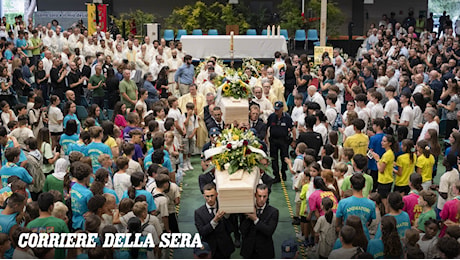 L’addio di Verona a don Francesco: «La purezza del tuo amore e la tuasanta allegria"»