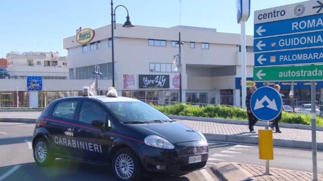 RAINEWS * CRONACA: «MENTANA (ROMA): VEDE UN UOMO PARLARE CON LA EX E LO UCCIDE, ARRESTATO 49ENNE»