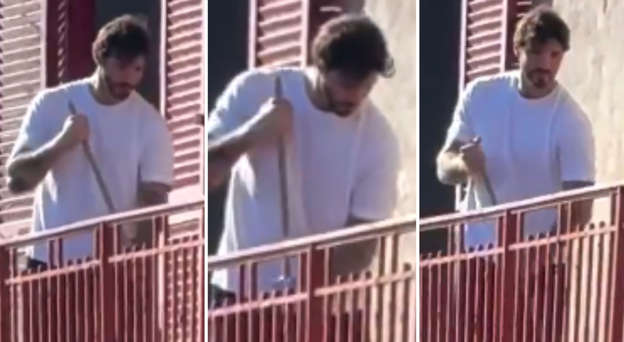 Stefano De Martino, tutto diventa virale: spazza il terrazzo e sembra uno spot. Poi l’elogio di Cecchetto: «Sanremo? È tornato il coraggio»