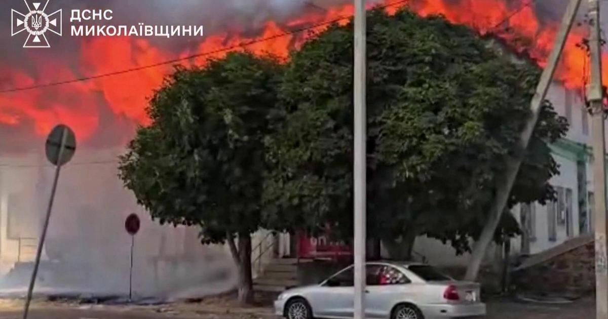 Attacco russo con droni provoca incendio a Mykolaïv