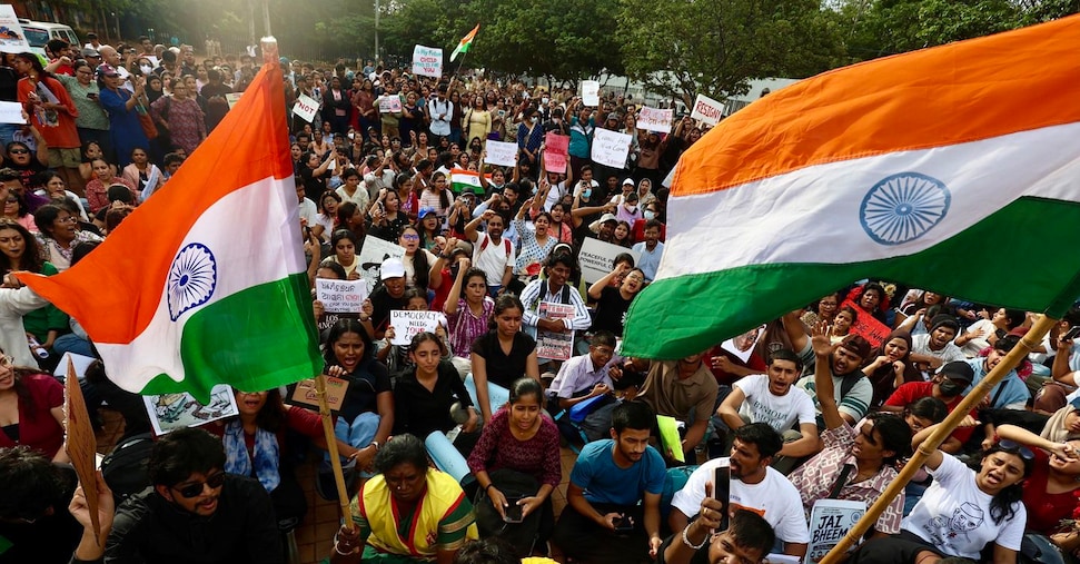 India, scontri a Nuova Delhi: migliaia di studenti marciano sul Parlamento