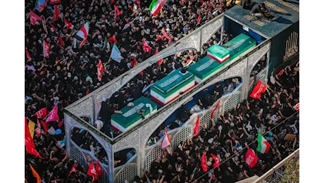 Khamenei Khomeini: i funerali parlano