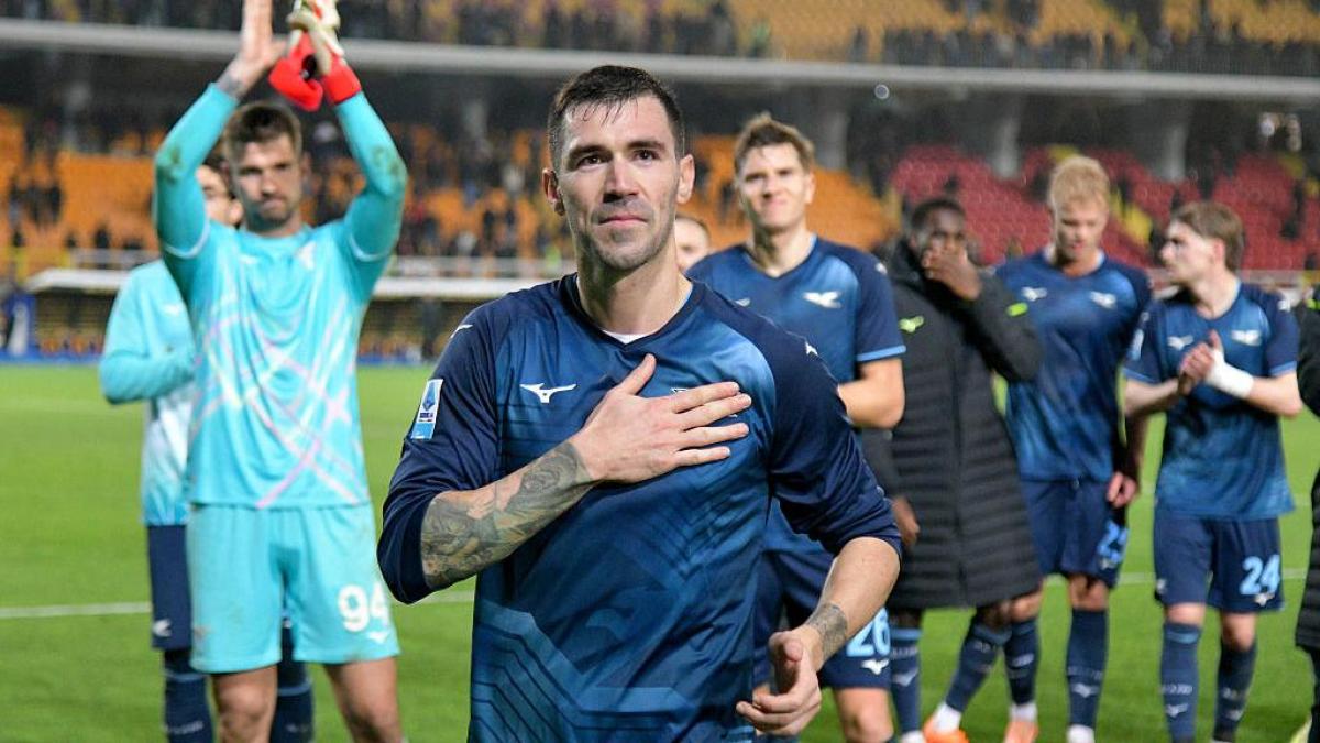 Lazio, scontro con Romagnoli: convocato in ritiro, ma lui vuole l'Al Sadd