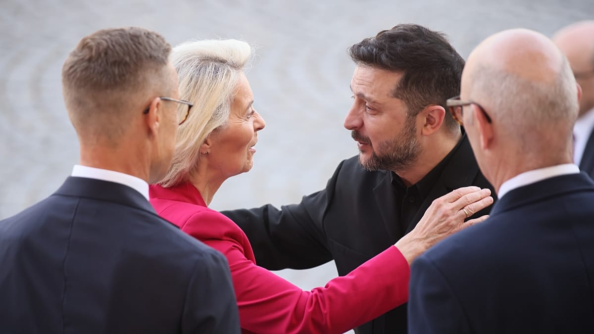 Von der Leyen e Zelensky firmano un accordo Ue-Ucraina nel settore della difesa per produrre droni