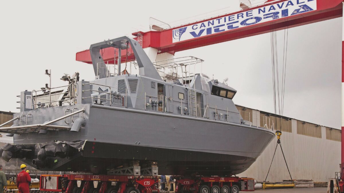 Cantieri Navali, interessi e spie: guerra tra bande sullo sfondo della bomba (e dei servizi di Report)