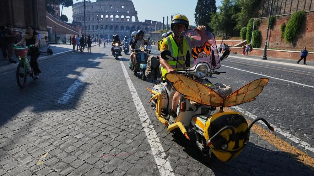Invasione di Vespa a Roma