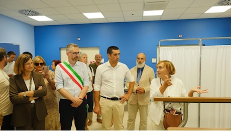 Sondaggi, Lepore ultimo in regione. Consenso in calo, opposizioni:È la fotografia di Bologna"