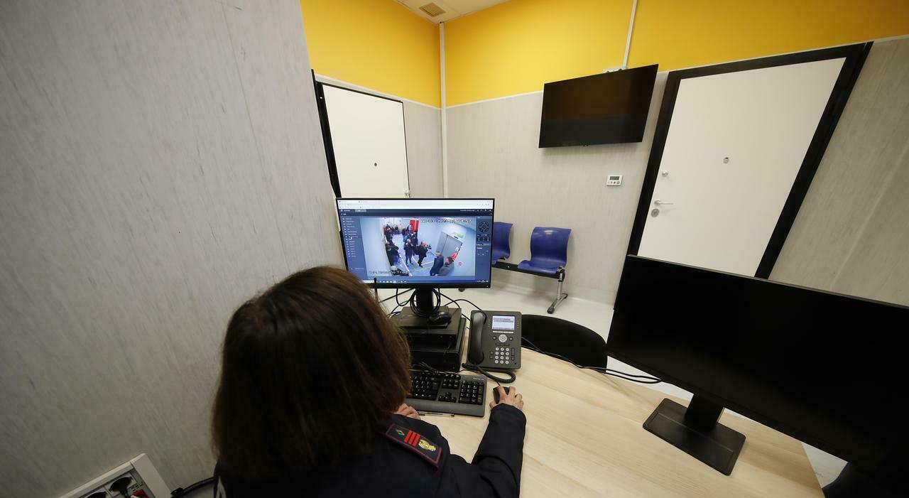 Aggressioni in ospedale a Napoli, più polizia e telecamere: «Ma serve prevenzione»