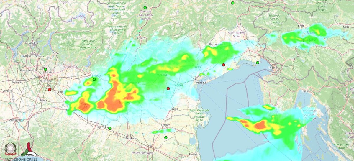 Maltempo, settimana al via con forti temporali e grandine tra Lombardia, Veneto e Friuli-Venezia Giulia | LIVE