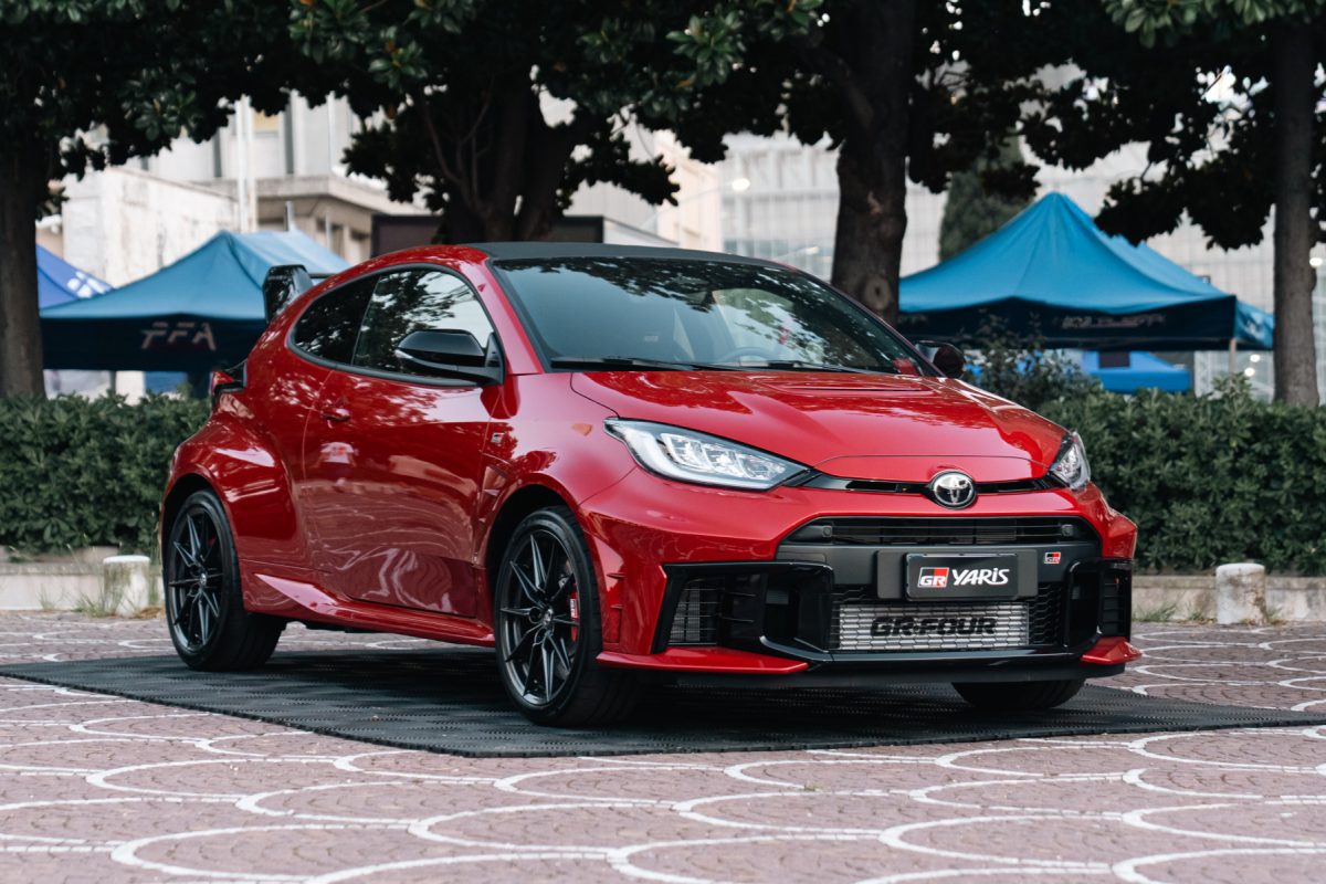 Toyota GR Yaris MY2026 arriva in Italia: più precisa, due serie speciali e anima da rally