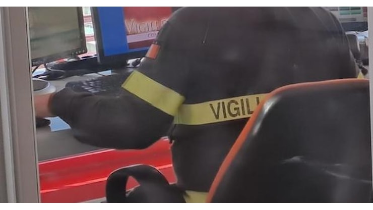 Crolla casa nell'Anconetano, una persona estratta viva dai vigili del fuoco - Gazzetta di Parma