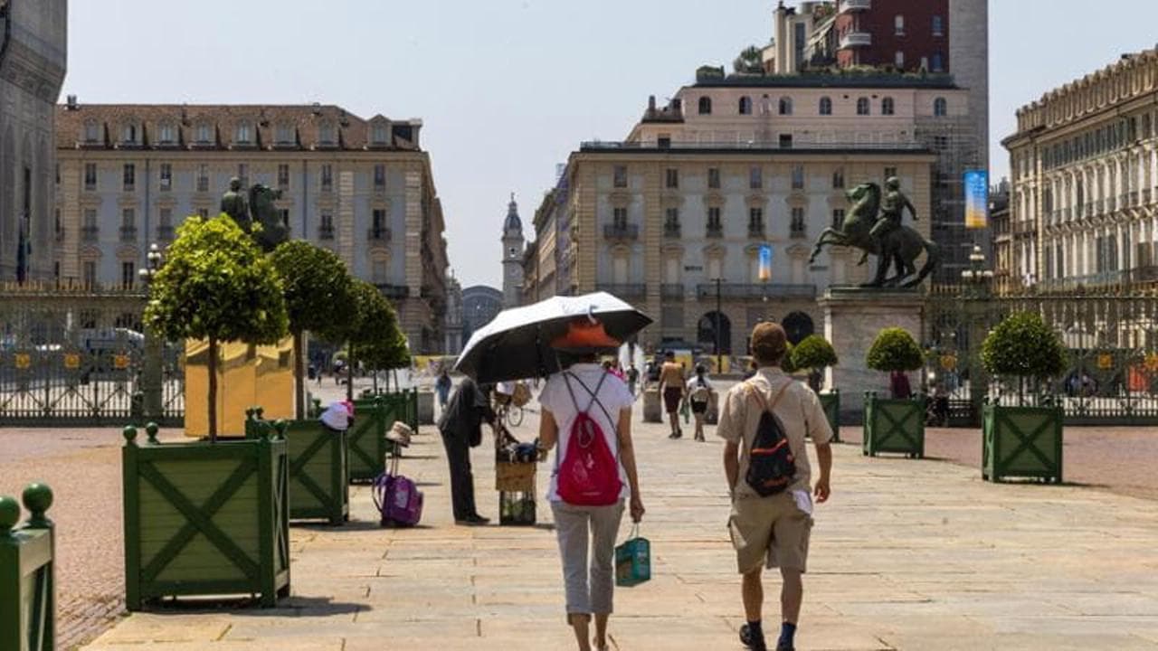 Caldo record a Torino, minima nella notte a 27.3 gradi alle 4 del mattino, la più alta della storia