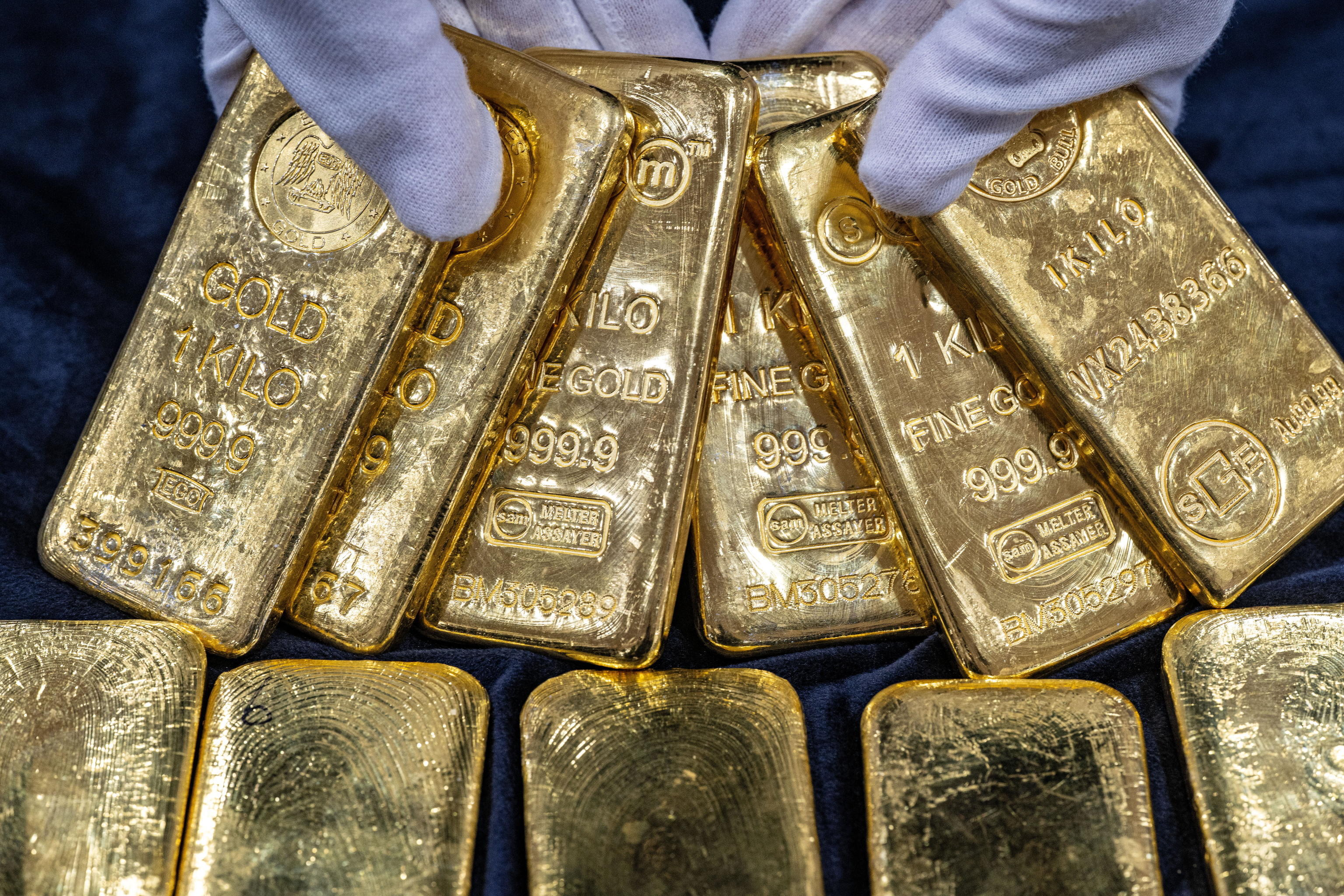 Oro, la crisi di Hormuz continua a pesare sul metallo giallo