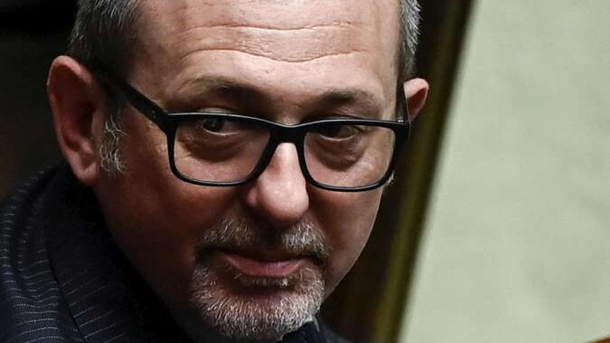 No della maggioranza all'uso delle chat di Delmastro | La protesta del M5S
