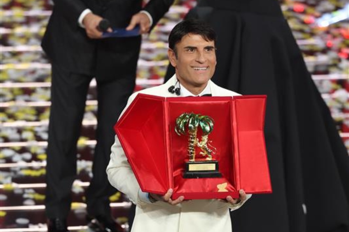 Sal Da Vinci trionfa a Sanremo 2026 con dedica speciale
