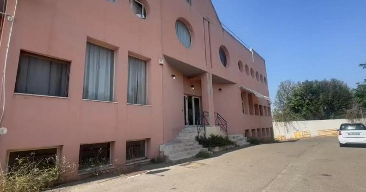Cagliari, uomo spara alla titolare della scuola di danza che gli nega l'iscrizione e poi si uccide