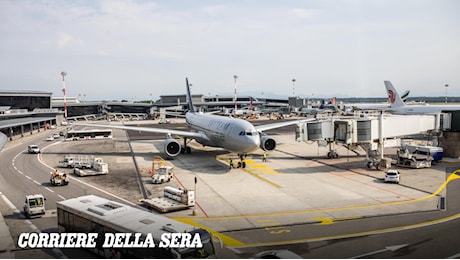 Malore in volo per il comandante della Lot, atterraggio d'emergenza a Malpensa