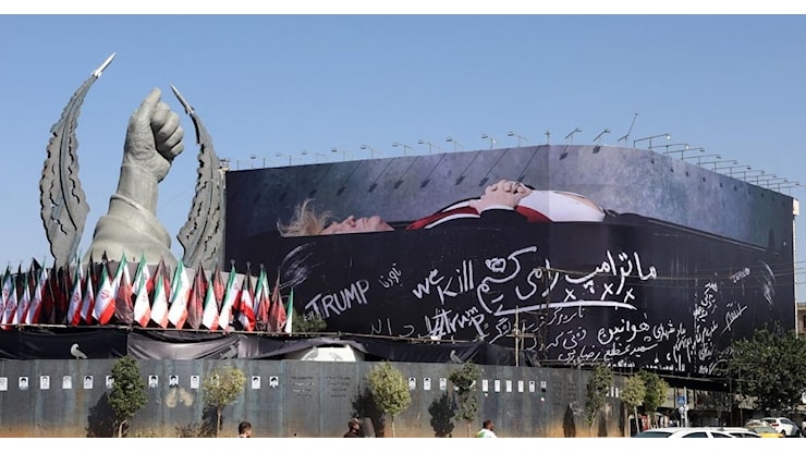 Iran, nuovi raid Usa. A Teheran murale di Trump in una bara - Pupia.tv