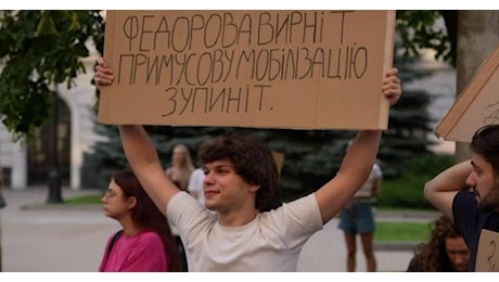 Proteste in Ucraina per il siluramento di Fedorov, la piazza contesta Zelensky e chiede le dimissioni di Syrskyi