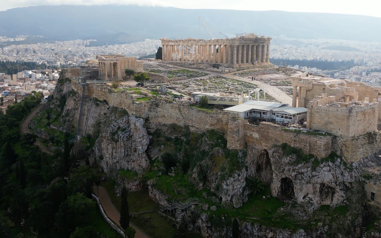 Grecia, uomo accoltella due turisti Usa vicino all'Acropoli di Atene