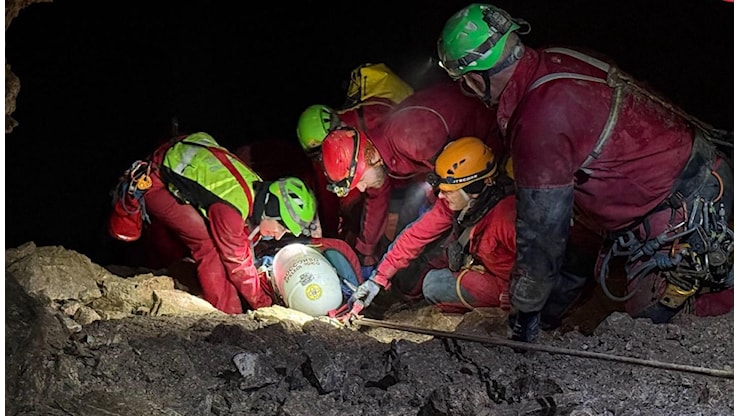 Speleologo bloccato nella Grotta dei Cinghiali Volanti vicino Cuneo, immobilizzato da un masso: i soccorsi - Virgilio