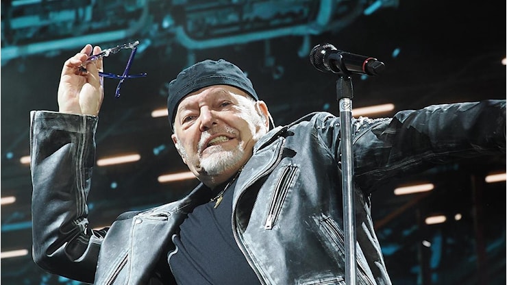 Vasco, data zero di Rimini a tutto rock: “Io sono le mie canzoni, resistenza contro l’odio” - Il Resto del Carlino