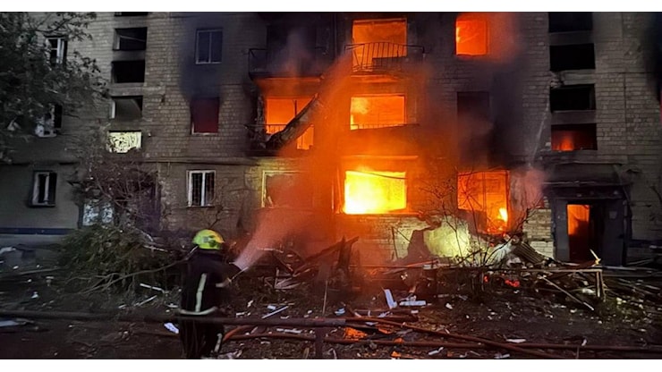 Notte di bombardamenti sulla capitale ucraina - Kiev sotto attacco: pioggia di missili balistici poche ore dopo la visita di von der Leyen - RaiNews