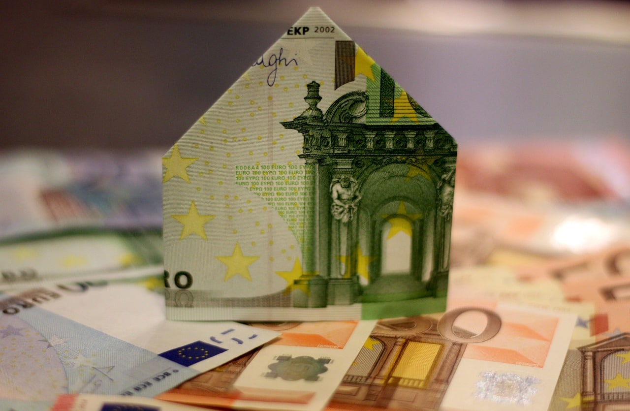 Mercato immobiliare, le banche anticipano la stretta della Bce: i mutui sono già alle stelle