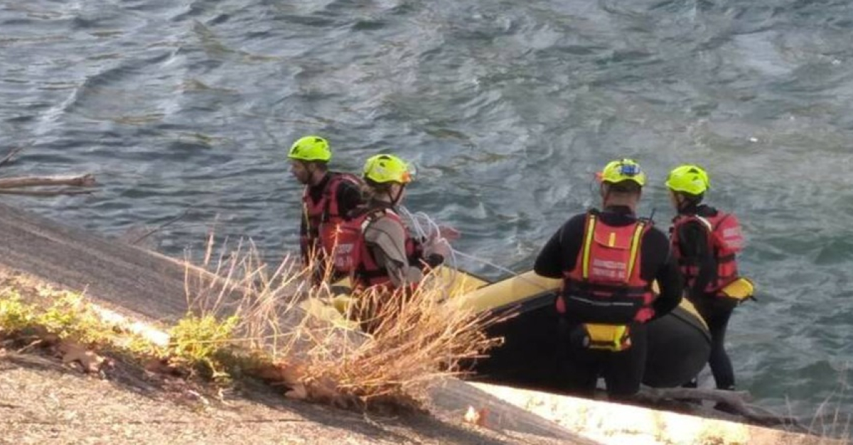 Tragedia nel fiume: trovato morto il padre disperso dopo un bagno con la famiglia