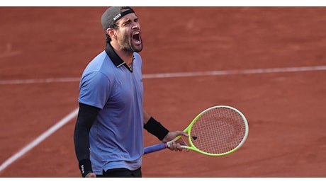 Matteo Berrettini e quel sorriso ritrovato dopo la notte più buia: ai quarti a Parigi con il ranking più basso da 19 anni