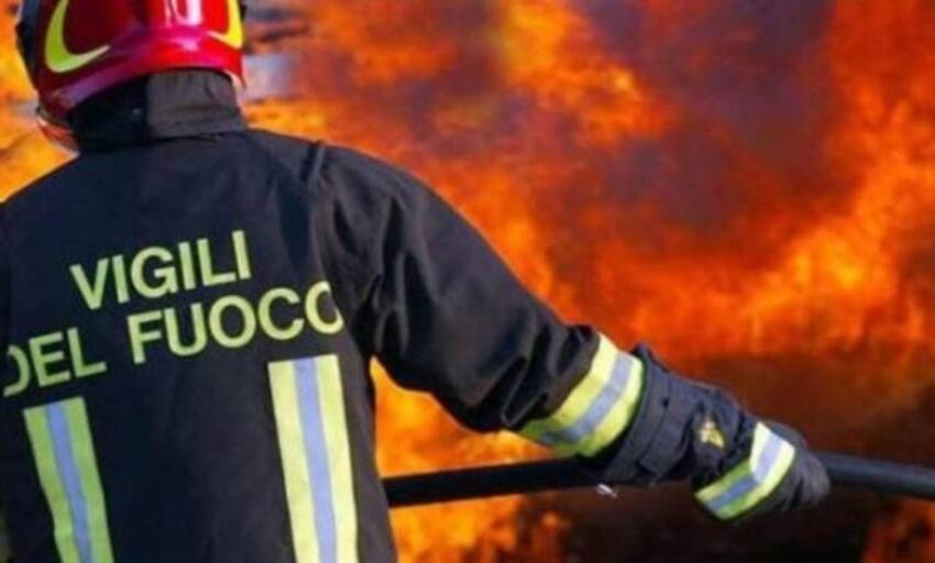 Violenta esplosione in una ditta di fuochi pirotecnici, due morti