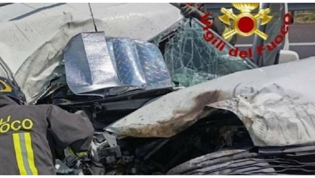 Incidente sull'A1, muore una ragazza di 17 anni: era in viaggio con la famiglia verso il Sud per le vacanze. Gravi padre, madre e fratello