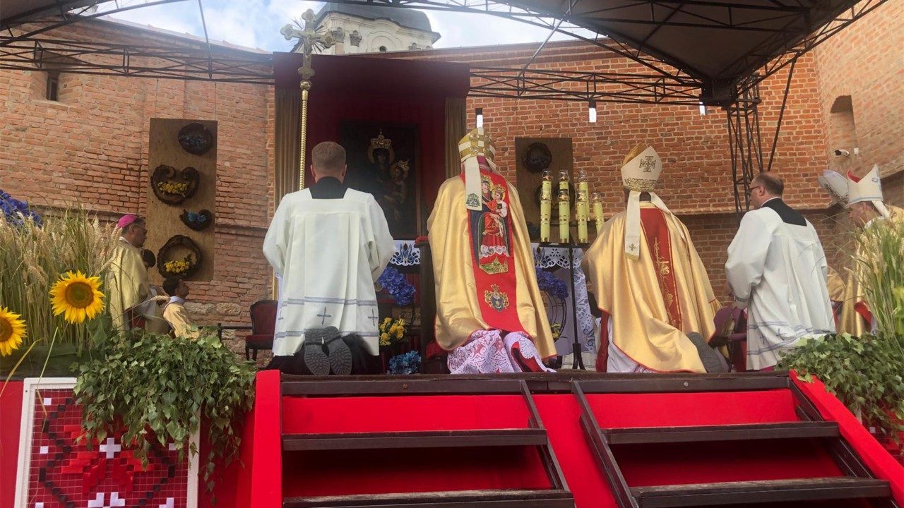 Ucraina, Gallagher porta a Berdychiv la supplica di pace alla Madonna