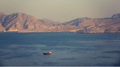 Nona notte di raid Usa sull'Iran: centrato impianto nucleare di Darkhovin, Teheran fa esplodere due petroliere nello Stretto di Hormuz