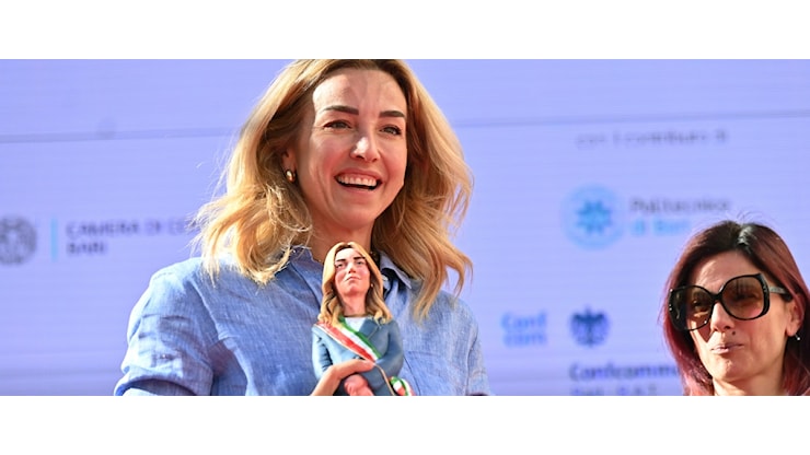 Silvia Salis vuole le domande dei giornalisti prima. FdI all'attacco: Ha bisogno della sceneggiatura - Secolo d'Italia