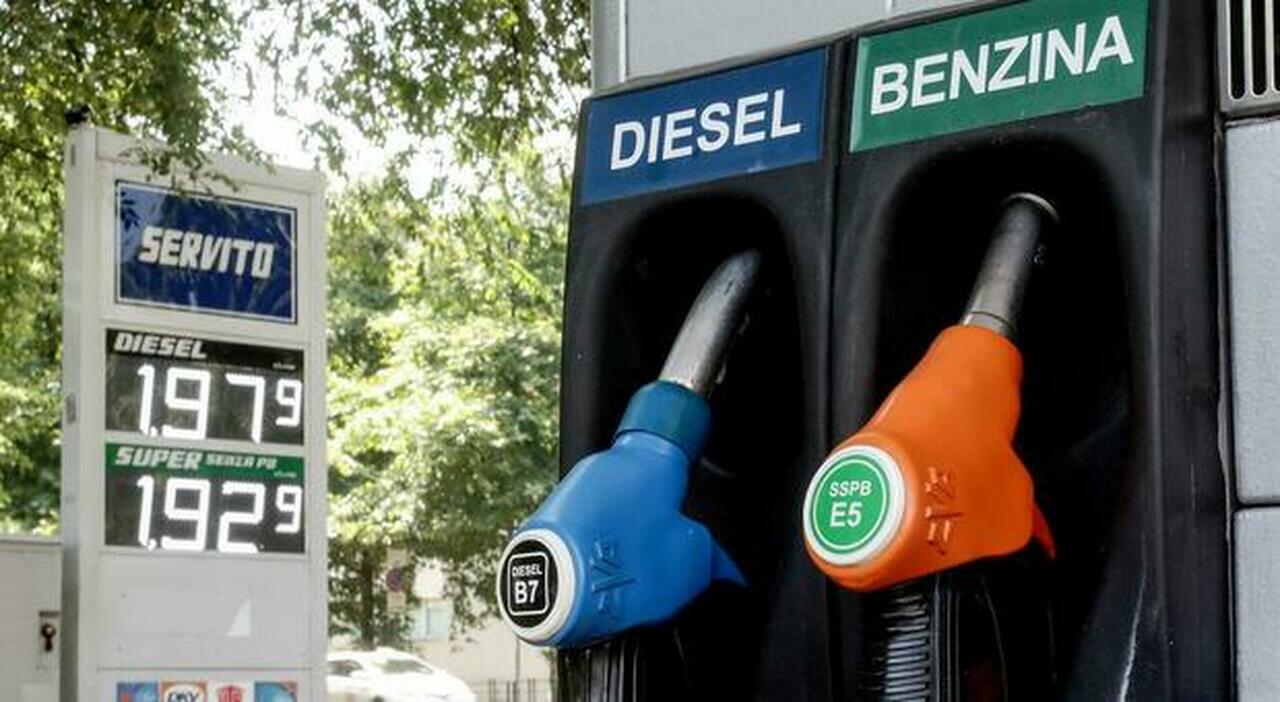 Caos trasporti e benzina più cara per chi viaggia un mese di disagi