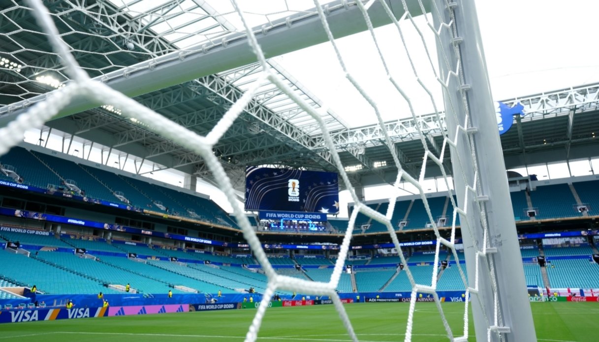 La FIFA vende il prato della finale del Mondiale, un pezzo d’erba da 400 a 3.000 euro