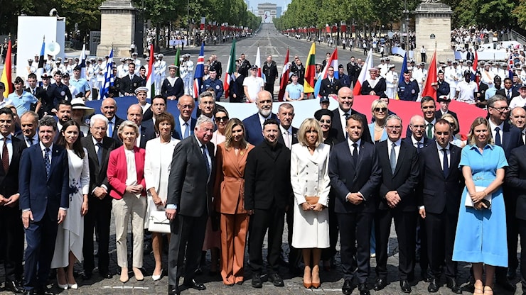 L'ultimo 14 luglio di Macron: una grande rappresentazione europea (di S. Ventura) - HuffPost Italia