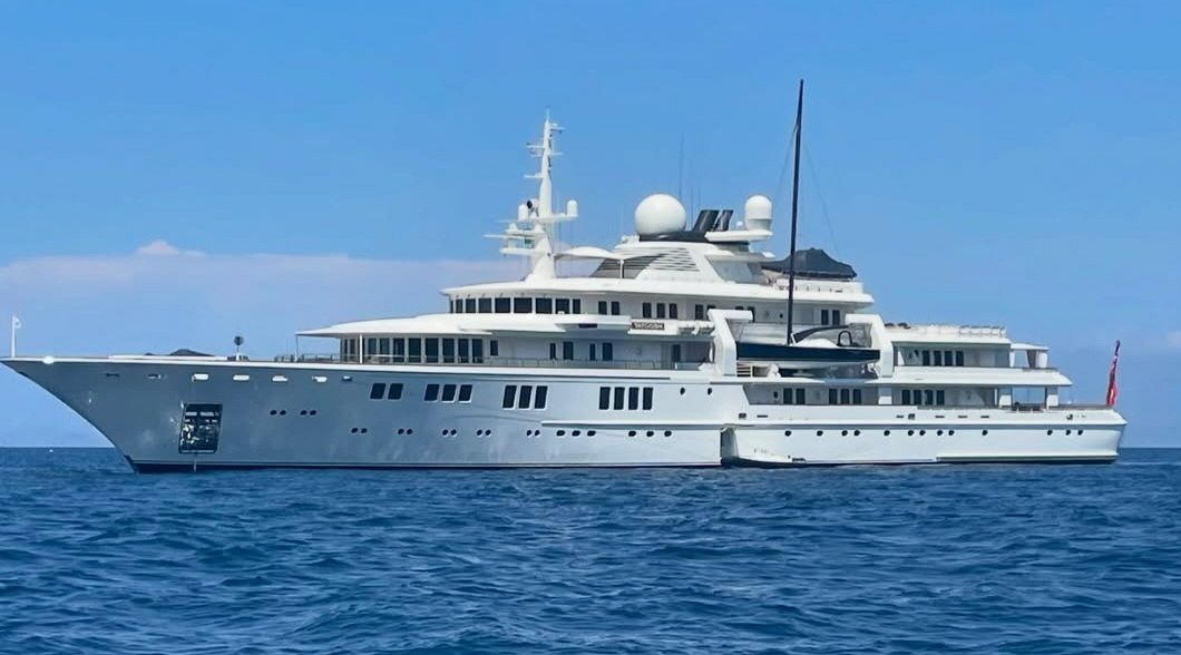 Lo yacht del presidente degli Emirati all'Elba