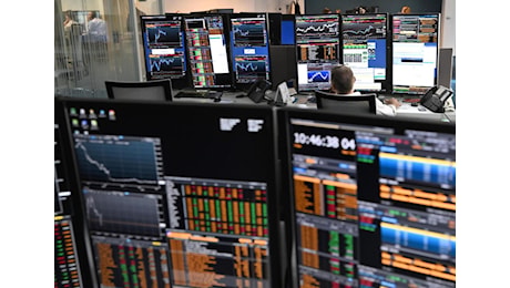 Piazza Affari chiude in rosso, Ftse Mib sotto quota 50.000
