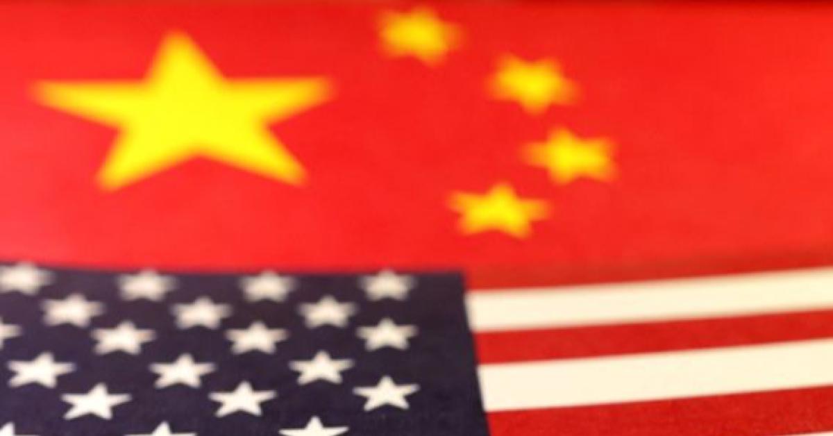 Cina-Occidente, due idee di IA agli antipodi: mentre ad Ovest si discute di chatbot, Pechino riscrive l'economia