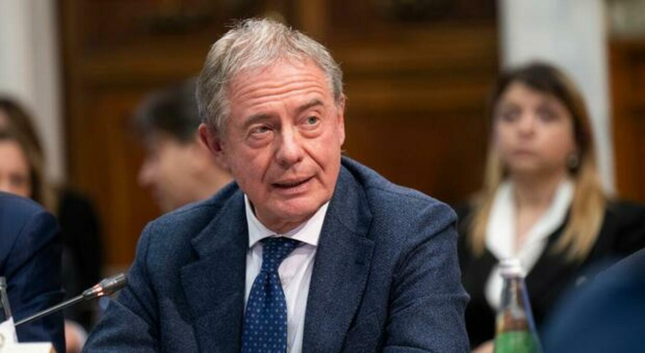 Urso «Ci sono margini per aumentare i tagli sulla benzina. Dai petrolieri mi aspetto un intervento immediato»