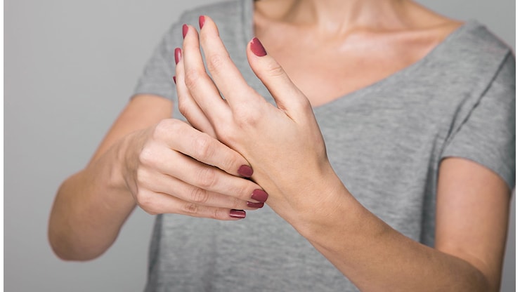 Malattia di Parkinson, come funziona il caschetto anti-tremore (e non solo) e per chi è indicato - DiLei