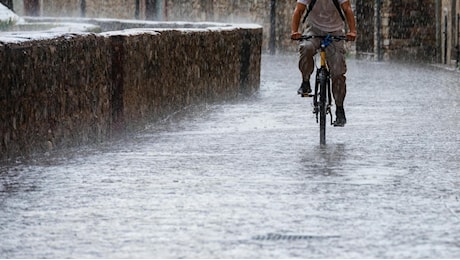 Caldo record e temporali estremi, l’Italia spaccata tra afa e nubifragi